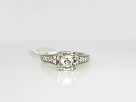 Round Diamond Engagement Ring