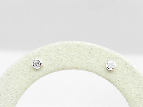 14k White Gold Diamond 0.10ct Bezel Set Stud Earrings