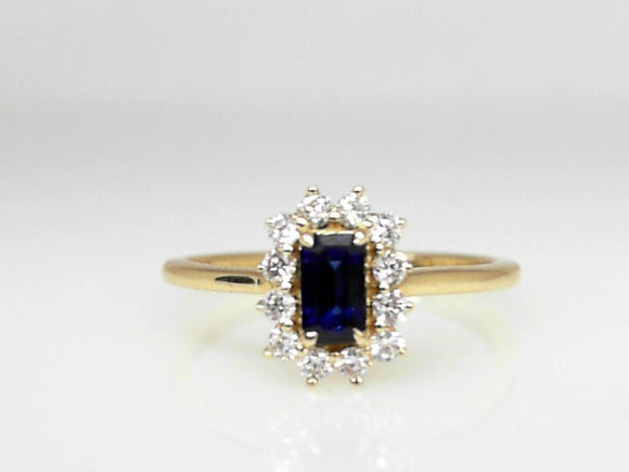 Yellow Gold Emerald Cut Sapphire Ring with 0.39 CT Diamond Halo