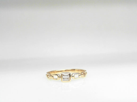 14k Yellow Gold Chain Link Band with 2 Baguette Diamonds (0.20ctw)